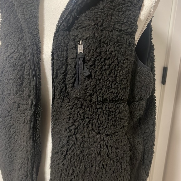 Hooded Sherpa Vest - Picture 2 of 3